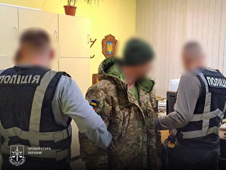 У Львові викрили військовослужбовця, який пропонував хабар за службу в тилу (ФОТО) 11 vpzhr 1765966775 1045584