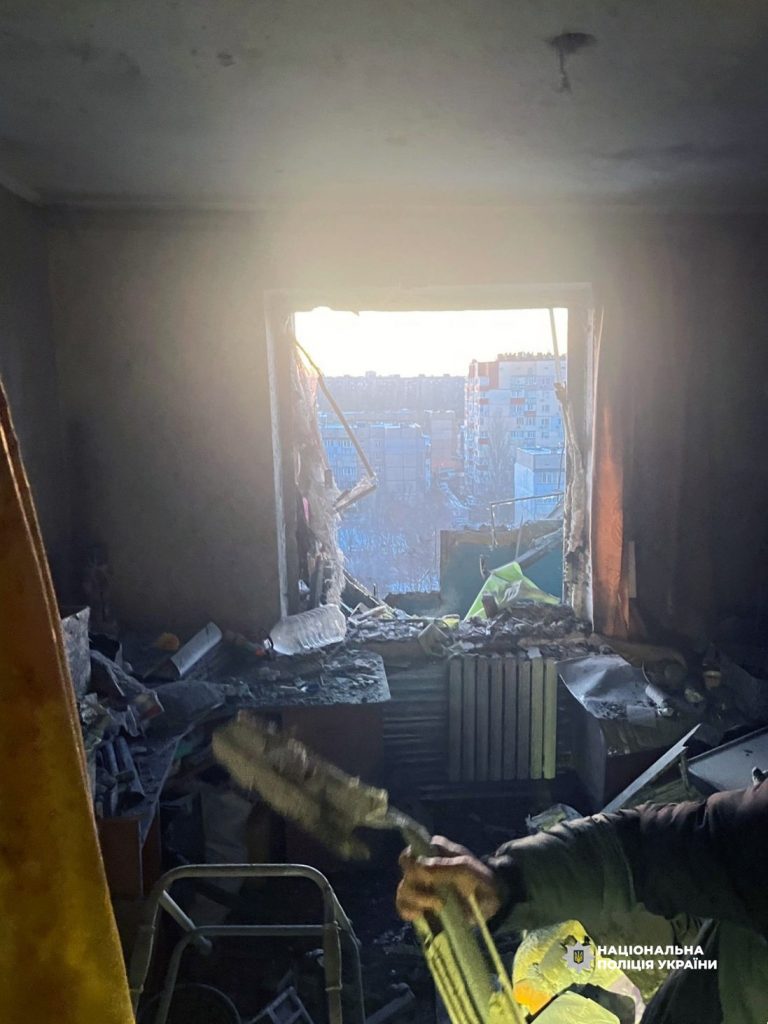 Обстріл Херсонщини: одна людина загинула, ще сім поранені (ФОТО) 7 Наслідки обстрілів Херсонщини: одна людина загинула, ще сім поранені (ФОТО)