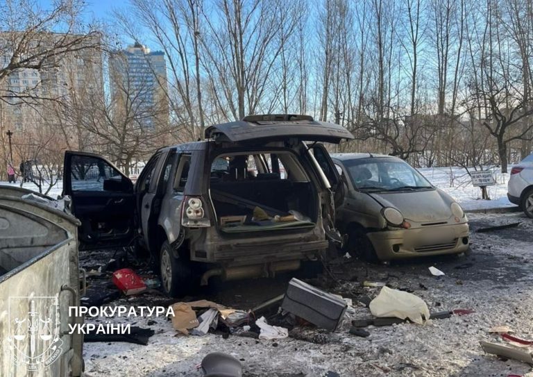 У Києві військовий відкривав багажник авто і пролунав вибух (ФОТО) 5 У Києві військовий відкривав багажник авто і пролунав вибух (ФОТО)