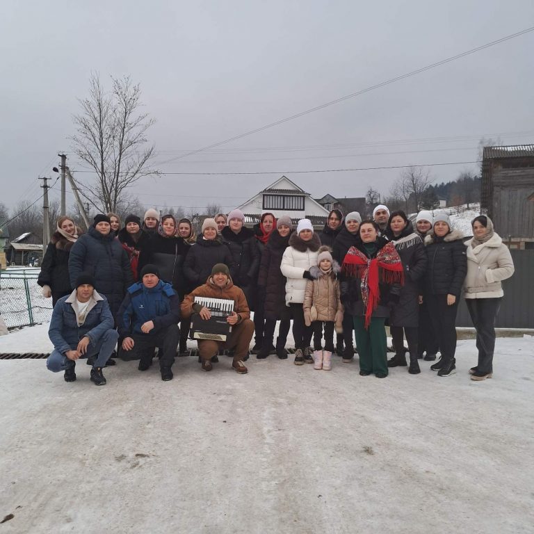 У селі на Прикарпатті заколядували понад 700 тисяч гривень для ЗСУ (ФОТО) 8 612302575 2944576775931757 7652971010208283401 n