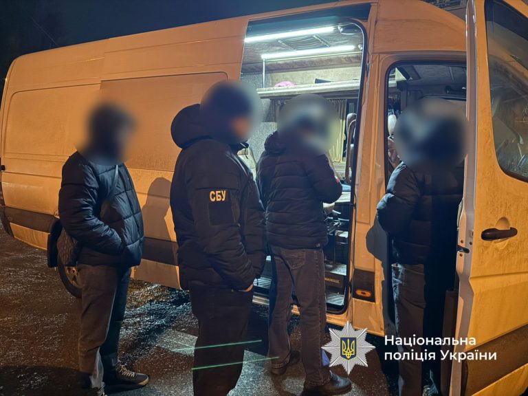 Житель Надвірної за гроші переправляв чоловіків за кордон (ФОТО) 5 Житель Надвірної за гроші переправляв чоловіків за кордон (ФОТО)