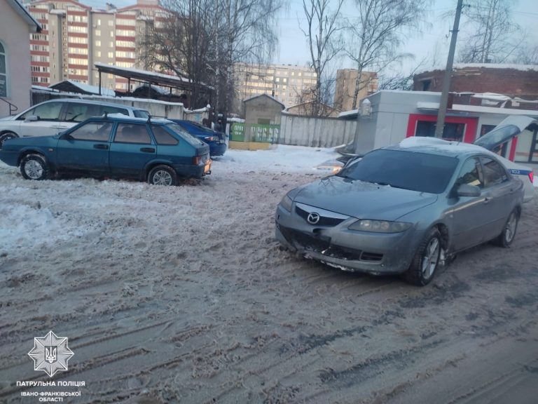 У Франківську зіткнулися дві автівки: обидва водії були нетверезі (ФОТО) 4 615820064 1342331904601084 8467672821117136064 n