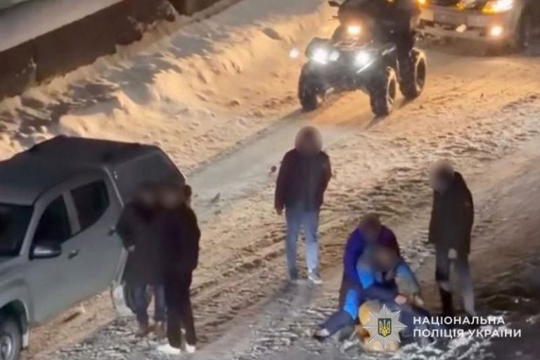 У Кременці чоловіки побили військовослужбовця ЗСУ (ФОТО) 7 616164068 1209798524675117 8839777528340079890 n