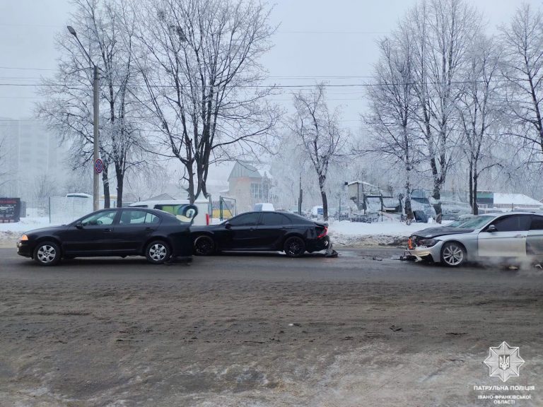 У Франківську нетверезий водій BMW спричинив ДТП за участі трьох авто (ФОТО) 7 616602719 1351096673724607 3808303895817794825 n