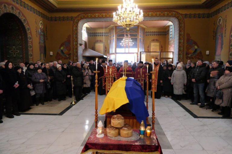 Калуська громада прощається зі воїном Романом Ціжовським (ФОТО) 3 616835568 923509806867187 6991125008664612865 n
