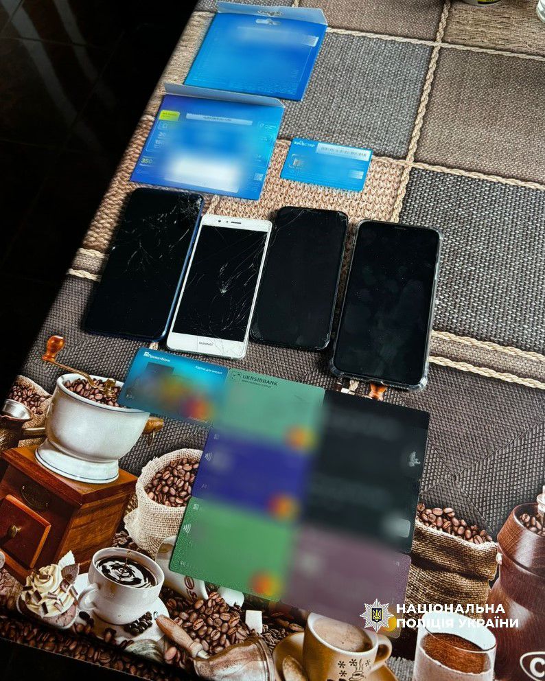 Прикарпатці викрали кошти з банківських рахунків українців на понад чверть мільйона гривень 5 617061050 895029999837897 3410656051629840132 n