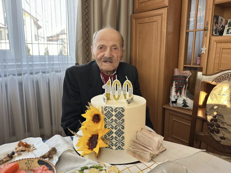 Прикарпатець відзначив 100-літній ювілей (ФОТО) 9 617105047 1187793466849848 9068101861689617727 n