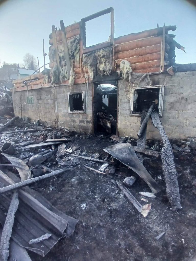Через коротке замикання жителька Верховинщини втратила дім: як допомогти (ФОТО)
