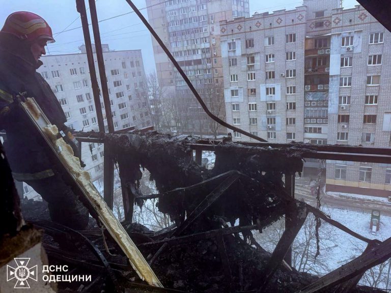 Росіяни атакували Одеську область: є влучання у багатоповерхівку (ФОТО) 4 Росіяни атакували Одеську область: є влучання у багатоповерхівку (ФОТО)