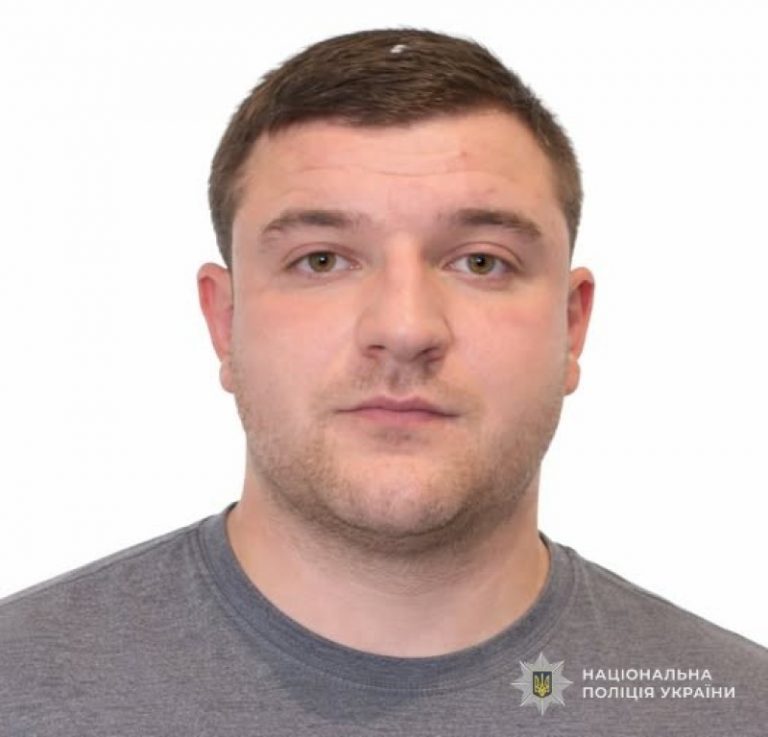 На Львівщині поліцейські оголосили у розшук чоловіка, який стріляв у мікроавтобус ТЦК 5 619106534 1317907350381033 7147141661500589663 n 1