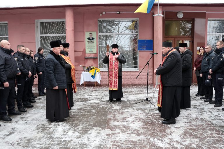 У Тисмениці відкрили анотаційну дошку майору поліції Костянтину Козуб'яку 4 У Тисмениці відкрили анотаційну дошку майору поліції Костянтину Козуб'яку