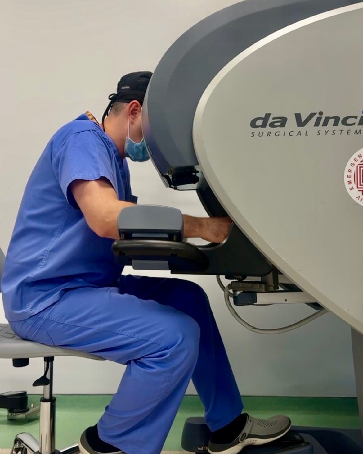 У Львові 36-річній жінці видали пухлину матки за допомогою робота-хірурга Da Vinci (ФОТО) 2 622283326 18087335045473018 286733551803663616 n