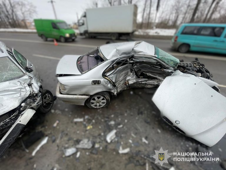 На Львівщині зіткнулися "BMW" та "Volkswagen Passat": є загиблий та травмовані (ФОТО) 8 На Львівщині зіткнулися "BMW" та "Volkswagen Passat": є загиблий та травмовані (ФОТО)