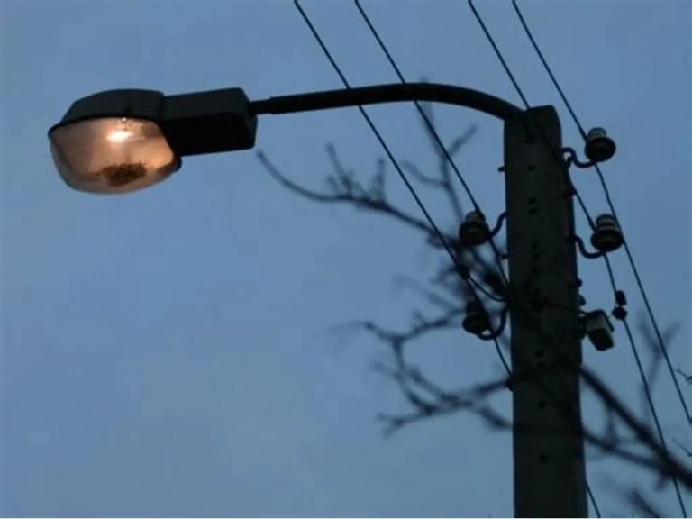 Громади Прикарпаття переходять у режим жорсткої економії електроенергії 7 Громади Прикарпаття переходять у режим жорсткої економії електроенергії