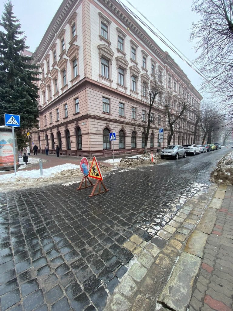 У Франківську на Грушевського тимчасово перекрили рух транспорту 7 FB IMG 1769602018032