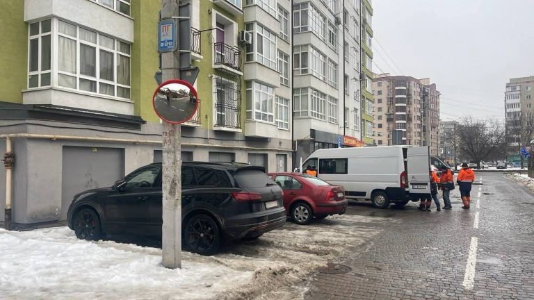 В Івано-Франківську встановлюють дорожні дзеркала: де саме 11 FB IMG 1769692554437