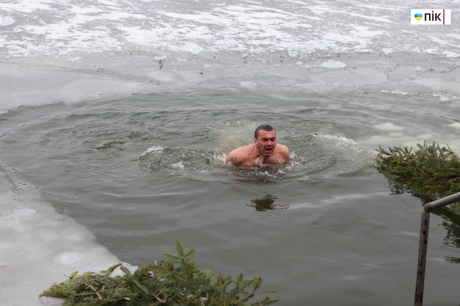 Люди Прикарпаття: крижана вода та мороз не злякали франківців на Йордана (ФОТО) 9 G71A0033 novyj razmer