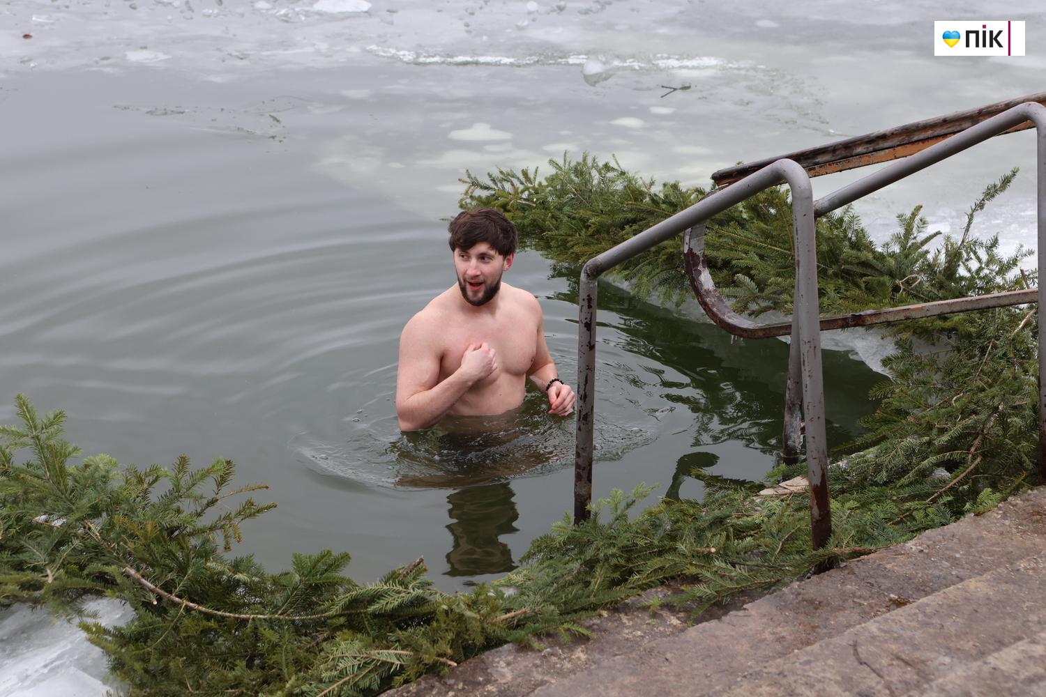 Люди Прикарпаття: крижана вода та мороз не злякали франківців на Йордана (ФОТО) 12 G71A0040 novyj razmer