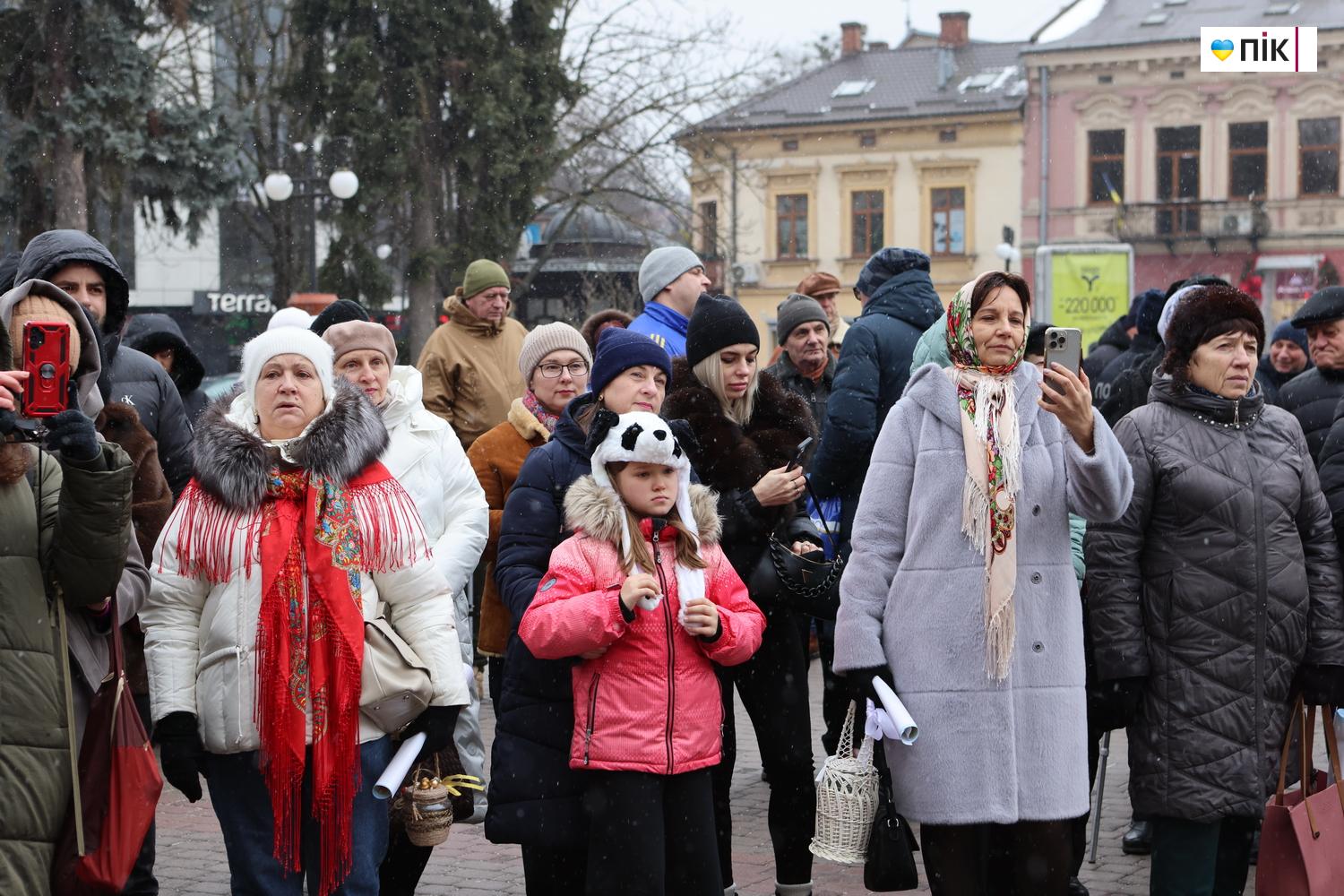 Біля міської ратуші Франківська відбулося традиційне загальноміське водосвяття (ФОТО) 17 G71A0062 novyj razmer
