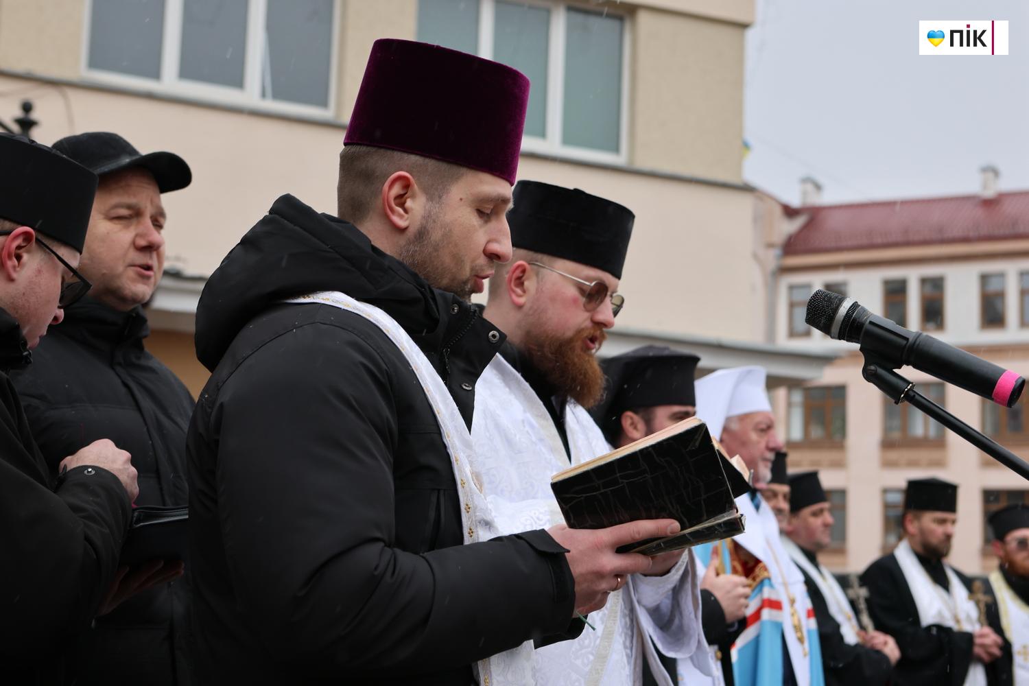 Біля міської ратуші Франківська відбулося традиційне загальноміське водосвяття (ФОТО) 3 G71A0076 novyj razmer