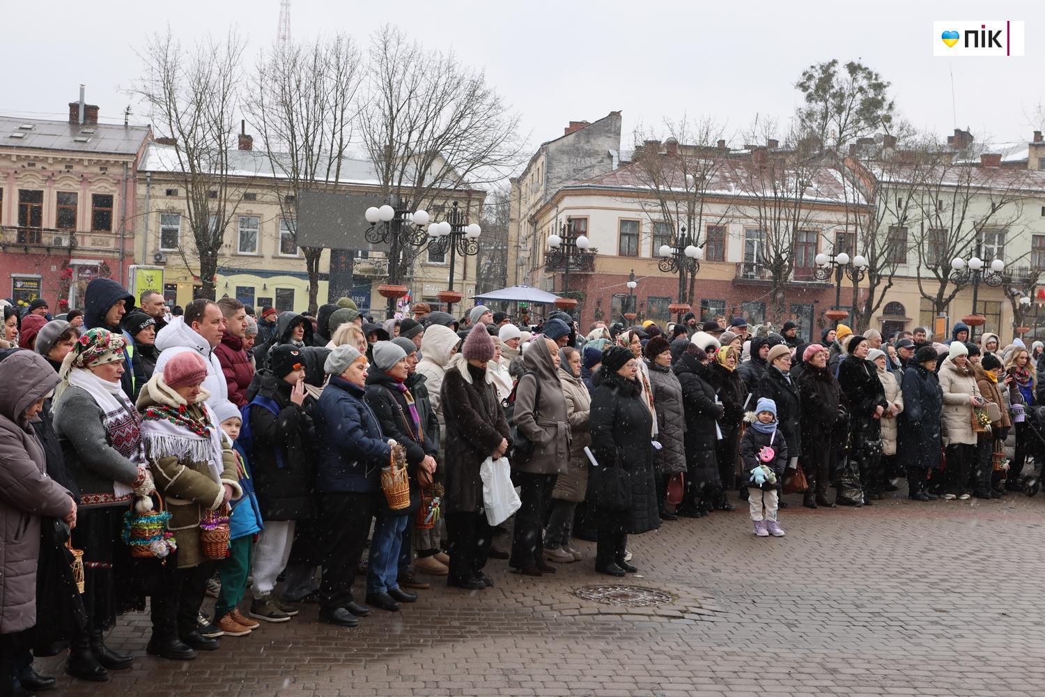 Біля міської ратуші Франківська відбулося традиційне загальноміське водосвяття (ФОТО) 6 G71A0083 novyj razmer