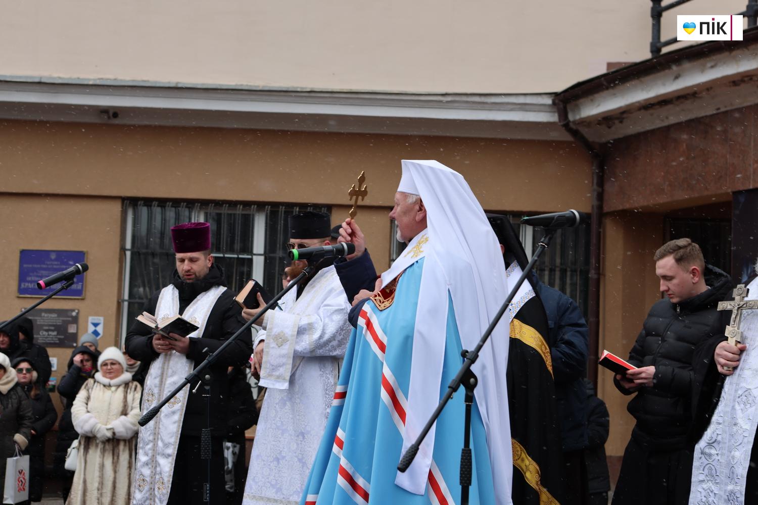 Біля міської ратуші Франківська відбулося традиційне загальноміське водосвяття (ФОТО) 9 G71A0098 novyj razmer