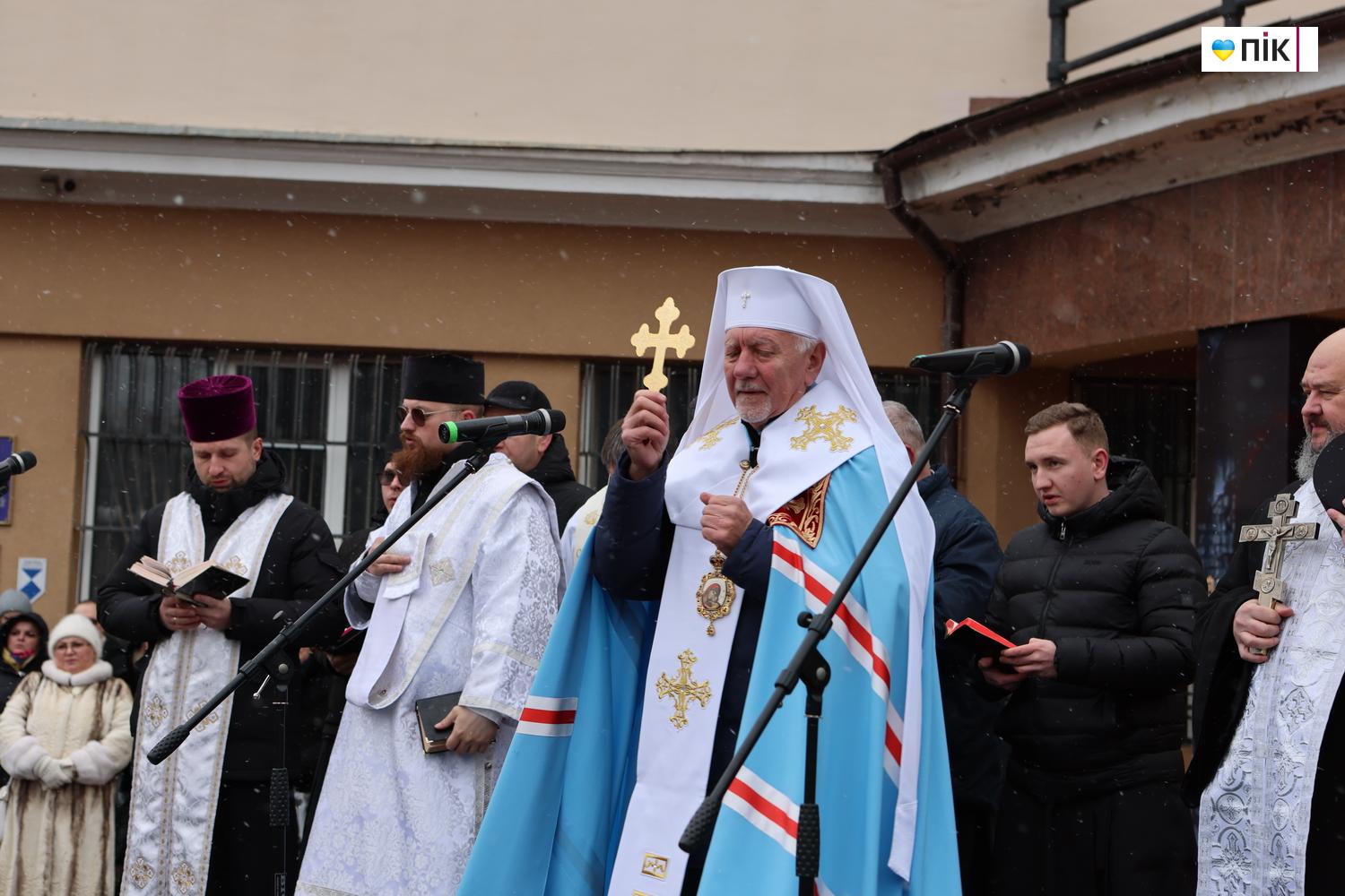 Біля міської ратуші Франківська відбулося традиційне загальноміське водосвяття (ФОТО) 10 G71A0099 novyj razmer