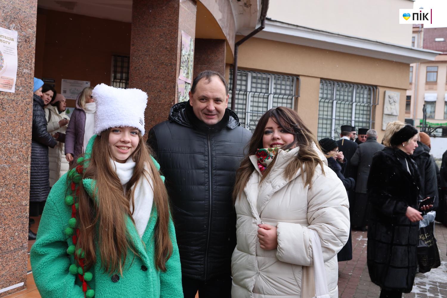 Біля міської ратуші Франківська відбулося традиційне загальноміське водосвяття (ФОТО) 15 G71A0146 novyj razmer