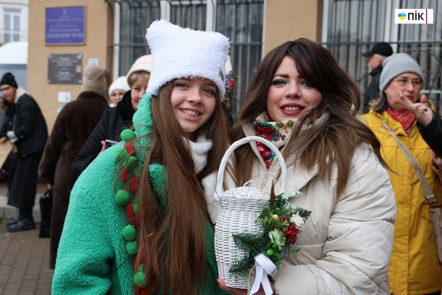 Біля міської ратуші Франківська відбулося традиційне загальноміське водосвяття (ФОТО) 16 G71A0150 novyj razmer