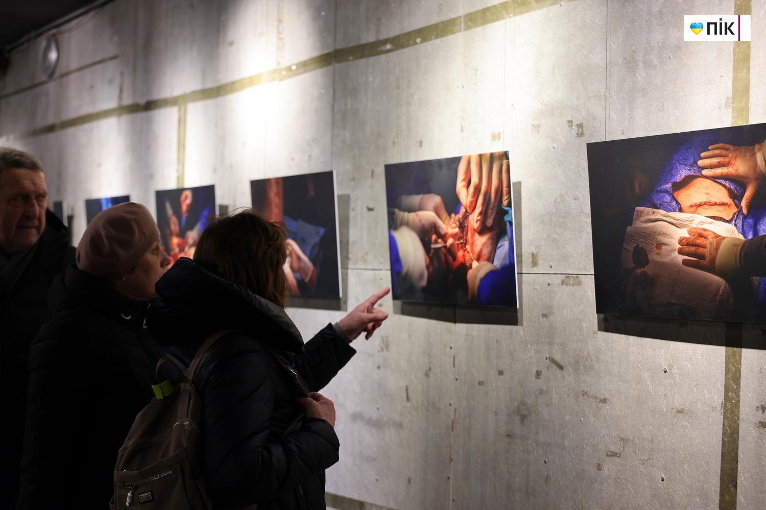 В Івано-Франківську відкрили благодійну фотовиставку «Hands Between Life and War» 8 G71A8568 resize