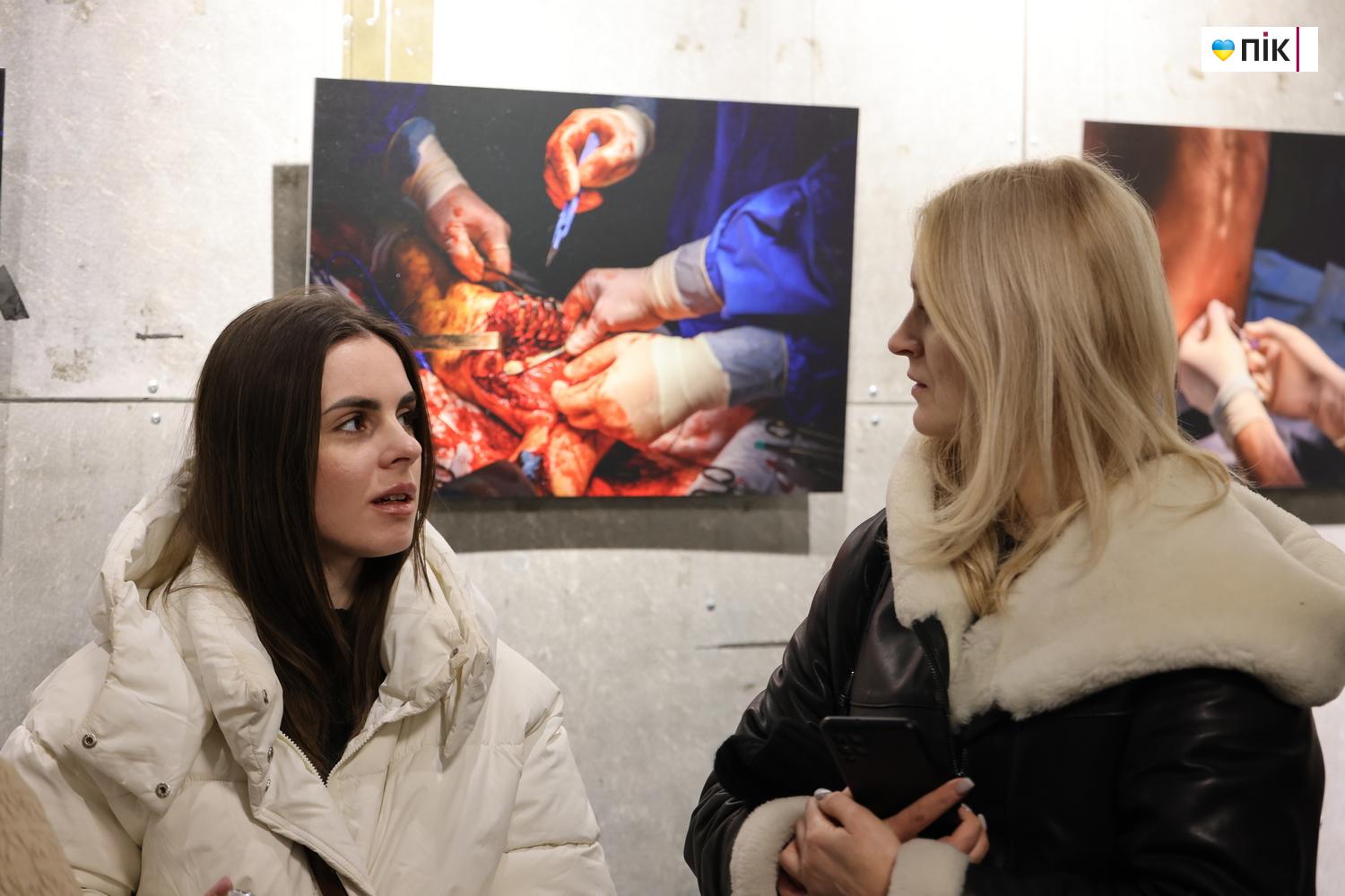 В Івано-Франківську відкрили благодійну фотовиставку «Hands Between Life and War» 13 G71A8762 resize