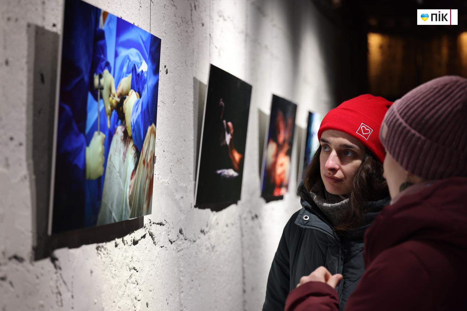 В Івано-Франківську відкрили благодійну фотовиставку «Hands Between Life and War» 17 G71A8819 resize