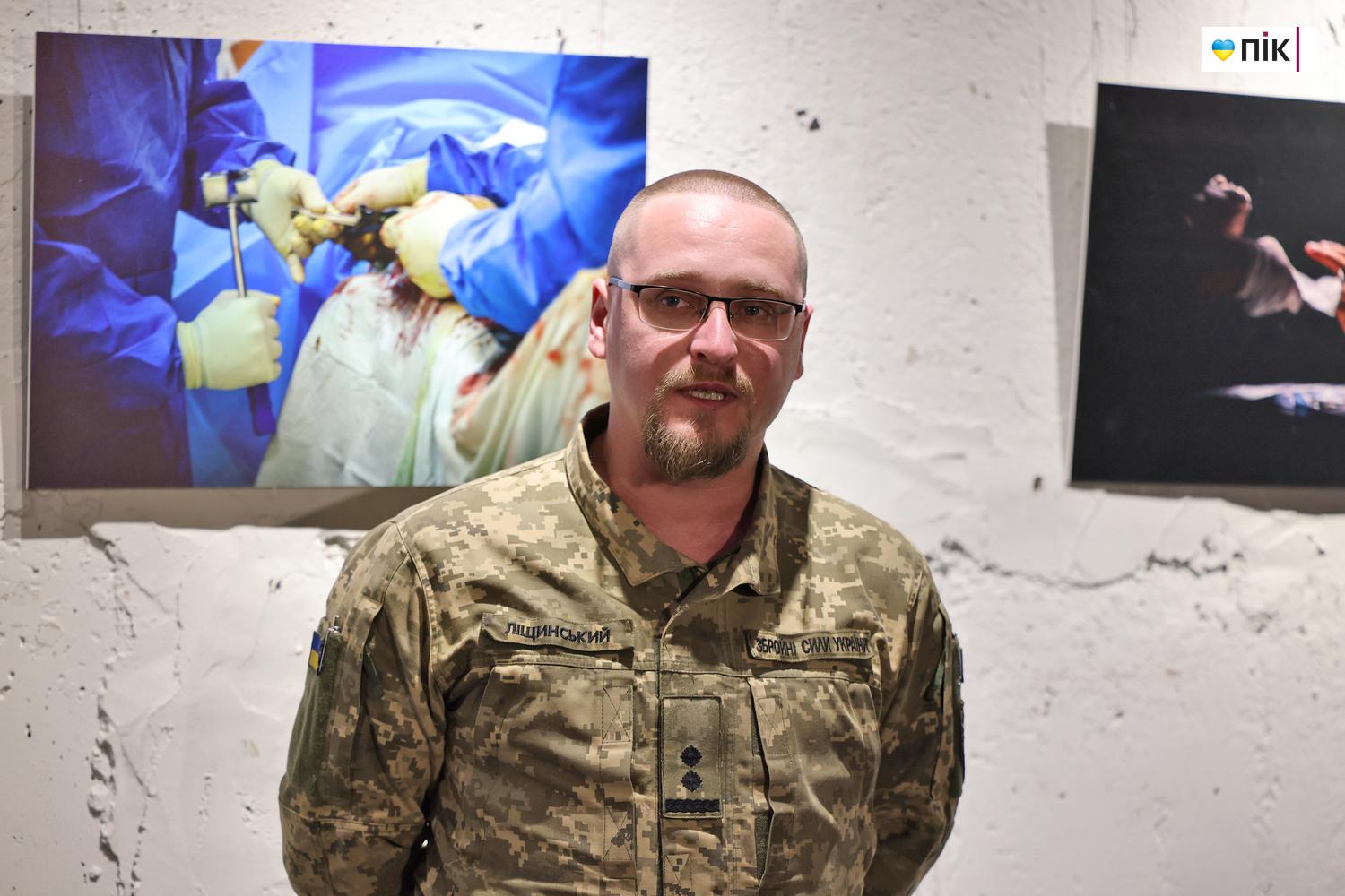 В Івано-Франківську відкрили благодійну фотовиставку «Hands Between Life and War» 19 G71A9026 resize