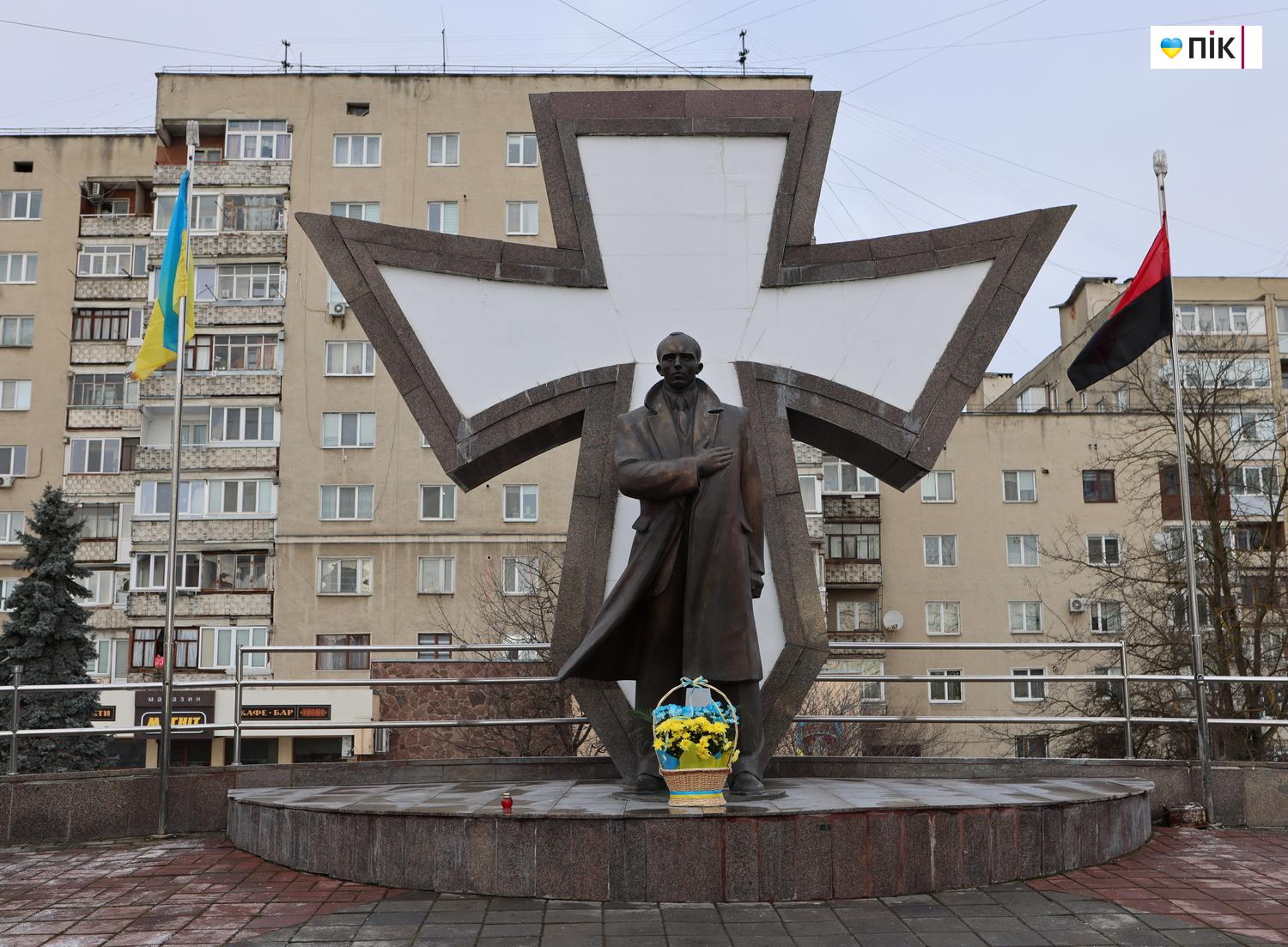 Люди Прикарпаття: вшанування пам’яті лідера ОУН Степана Бандери у Франківську (ФОТО) 25 G71A9046 resize