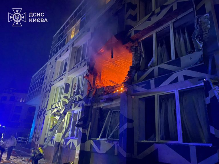 росіяни атакували Київ: влучили у будівлю медзакладу (ФОТО) 5 IMG 8115