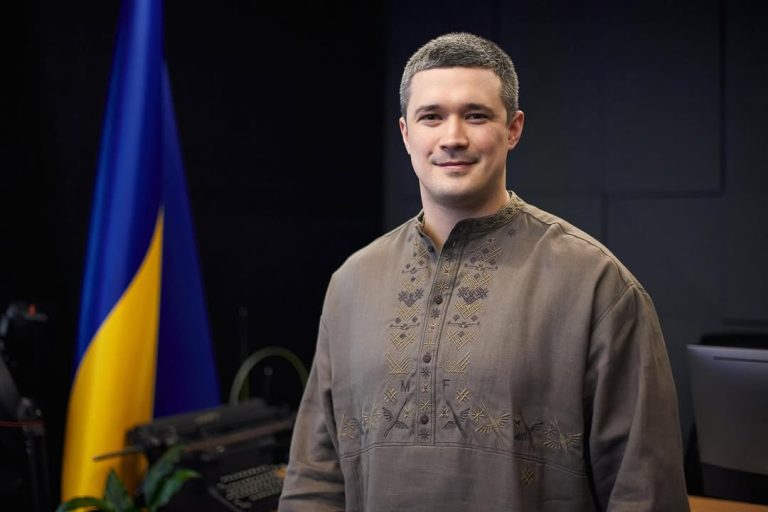 Sogodni nash kulturnyj kod tse takozh pro tehnologiyi drony svobodu ta innovatsiyi. Z Dnem vyshyv
