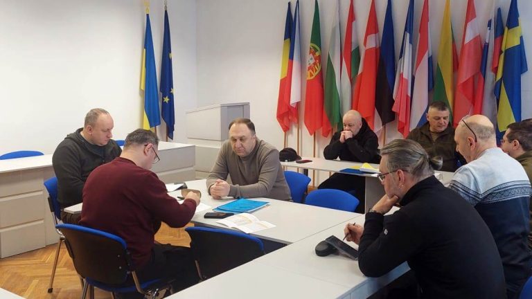 В Івано-Франківському районі провели нараду з ТЦК: що обговорили (ФОТО) 11 В Івано-Франківському районі провели нараду з ТЦК: що обговорили (ФОТО)