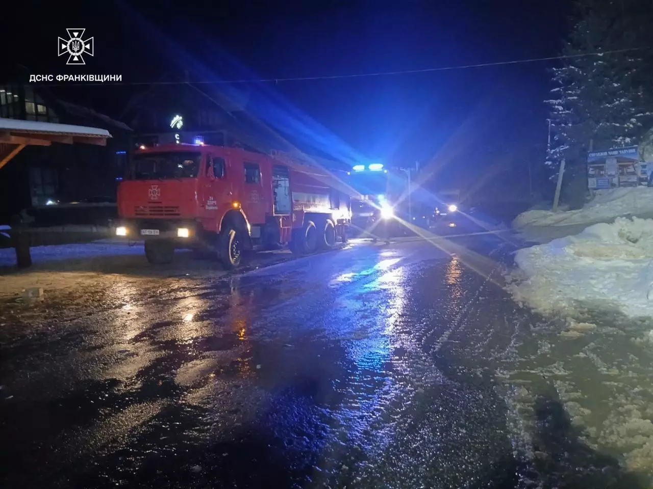 Масштабна пожежа у Поляниці: горів двоповерховий будинок (ФОТО) 3 d262377c d890 414a a290 43387c642308.jpg