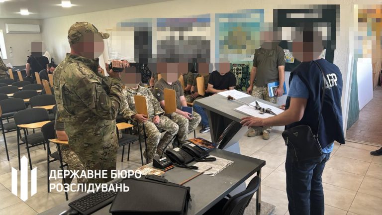 На Прикарпатті судитимуть військовослужбовців, які організували схему розкрадання пального 11 na ivano frankivshhini dbr vikrilo shemu sistematichnogo rozkradannya palnogo priznachenogo dlya vikonannya bojovih zavdan 9