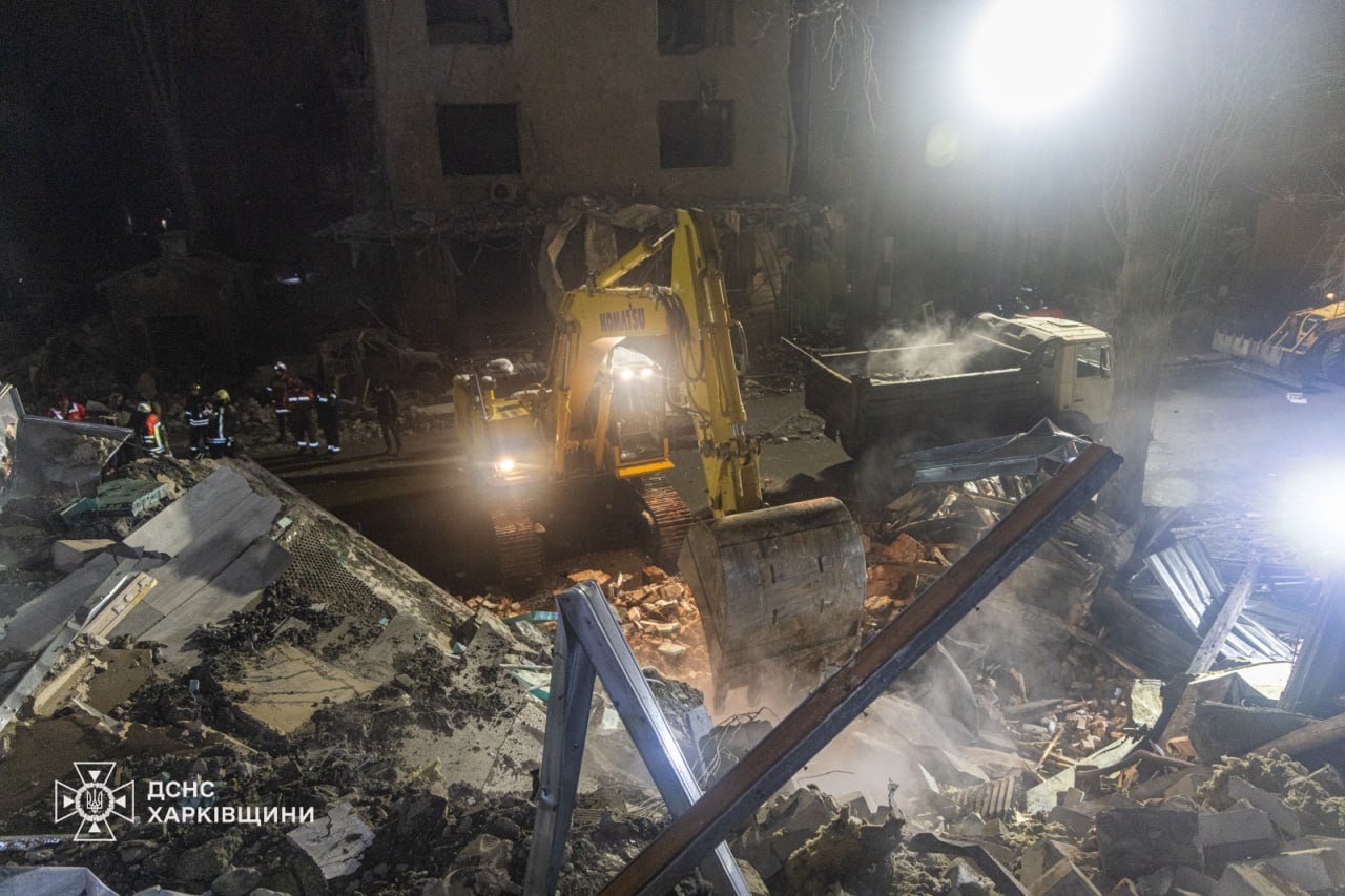 російська атака по Харкову: з-під завалів зруйнованого будинку дістали тіло дитини та жінки (ФОТО) 3 photo 2026 01 02 21 29 02 2