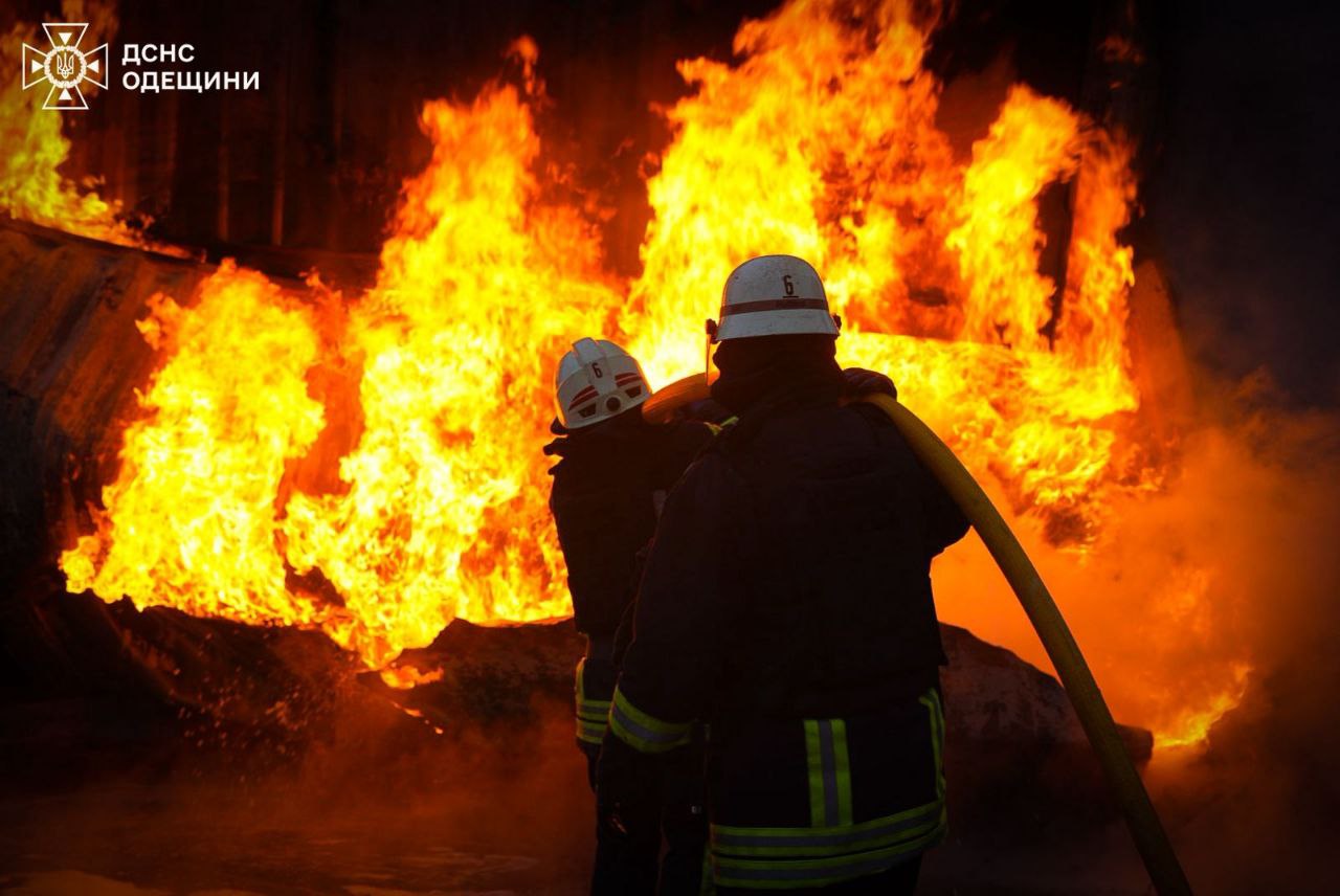 російська атака по Одещині: загинули двоє людей, восьмеро поранених (ФОТО) 2 photo 2026 01 07 21 30 29