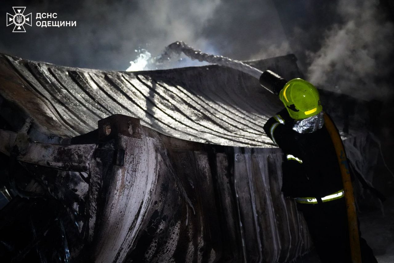 російська атака по Одещині: загинули двоє людей, восьмеро поранених (ФОТО) 3 photo 2026 01 07 21 30 32 2