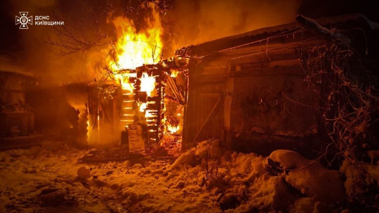 Ворог атакував Київщину: пошкоджені будинки (ФОТО) 7 photo 2026 01 13 09 36 35