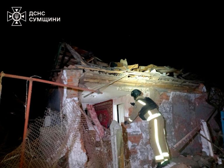 Внаслідок ворожого удару по Сумах постраждали троє людей та 7-річна дитина (ФОТО) 3 photo 2026 01 18 02 26 16