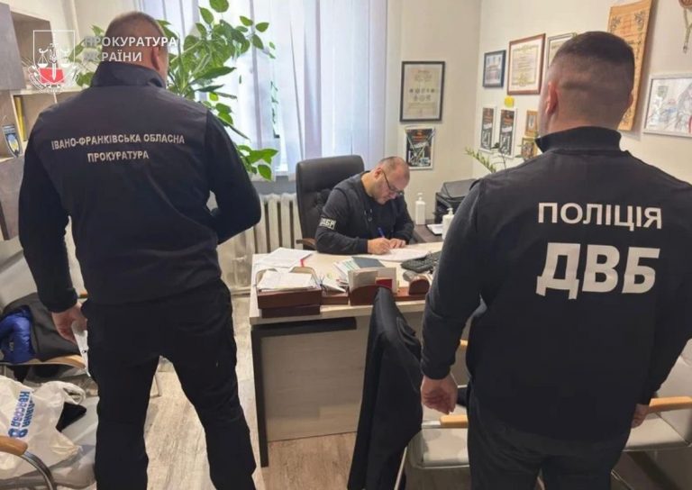 В Івано-Франківську взяли під варту посадовця поліції 2 photo 5386604634274729530 y 1