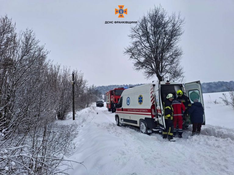 У Рогатинській громаді «швидка» застрягла дорогою на виклик (ФОТО) 2 photo 5399852117301857989 y