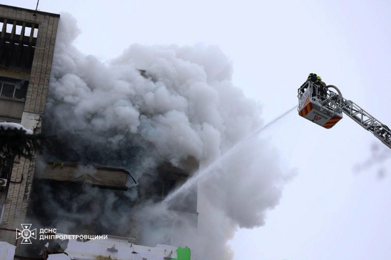 росіяни завдали удару ворожими БпЛА по Дніпру: частково зруйнована багатоповерхівка (ФОТО) 12 photo 5444946726994252365 y