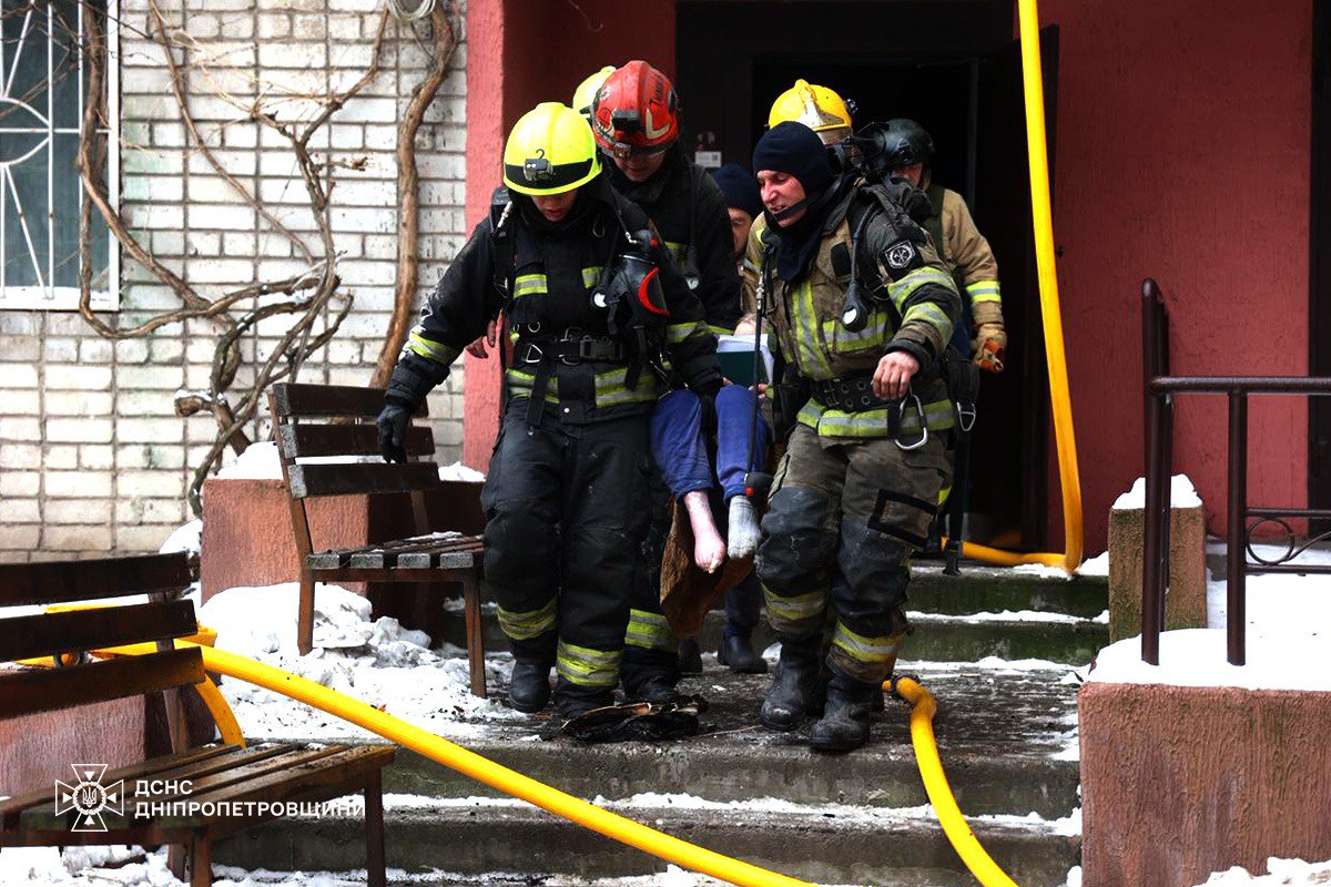 росіяни завдали удару ворожими БпЛА по Дніпру: частково зруйнована багатоповерхівка (ФОТО) 2 photo 5444946726994252372 y