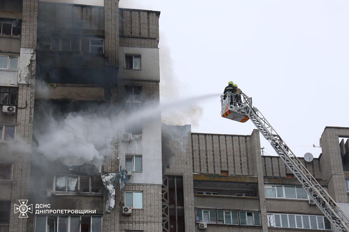 росіяни завдали удару ворожими БпЛА по Дніпру: частково зруйнована багатоповерхівка (ФОТО) 3 photo 5444946726994252375 y