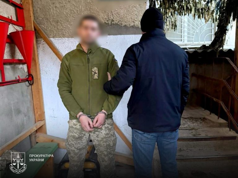 Апеляційний суд залишив під вартою військовослужбовця Верховинського ТЦК та СП, підозрюваного у катуванні 4 1045607